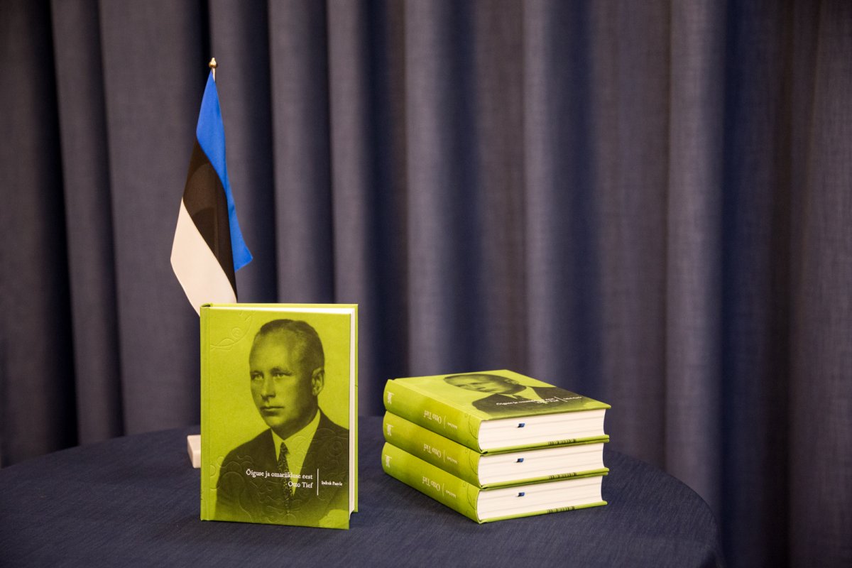 Raamatu „Õiguse ja omariikluse eest : Otto Tief (1889–1976)“ esikaas