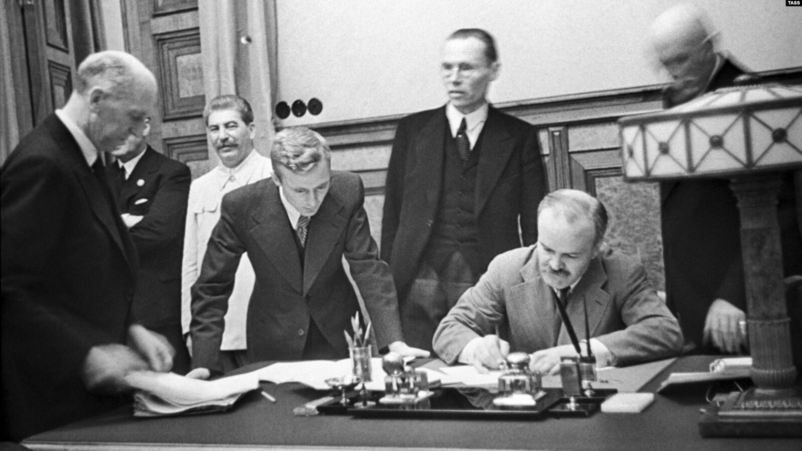 Saksamaa ja Nõukogude Liidu mittekallaletungi lepingu allkirjastamine 23. augustil 1939.