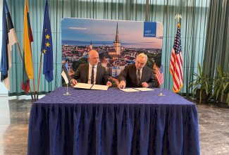 Kokkuleppe allkirjastamine.