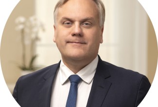 Portreefoto. Riigisekretär Keit Kasemets, kes astus ametisse 1. veebruaril 2025.
