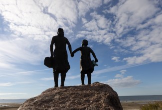 Suure põgenemise mälestusmärk Puise rannas